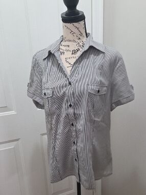 Women's Short-Sleeve Button-Up Shirt - Black & White Stripes